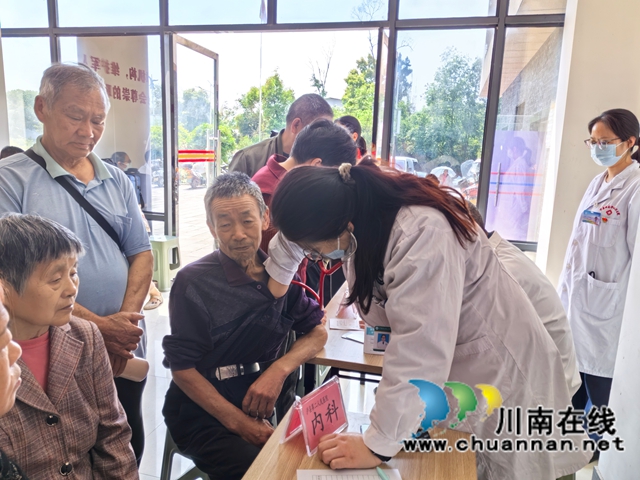检查现场2（曾佐然摄）.jpg