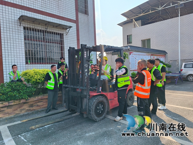 泸县太伏镇：叉车培训送“技术”，拓宽群众致富路