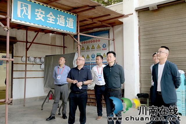 参观实训场.jpg