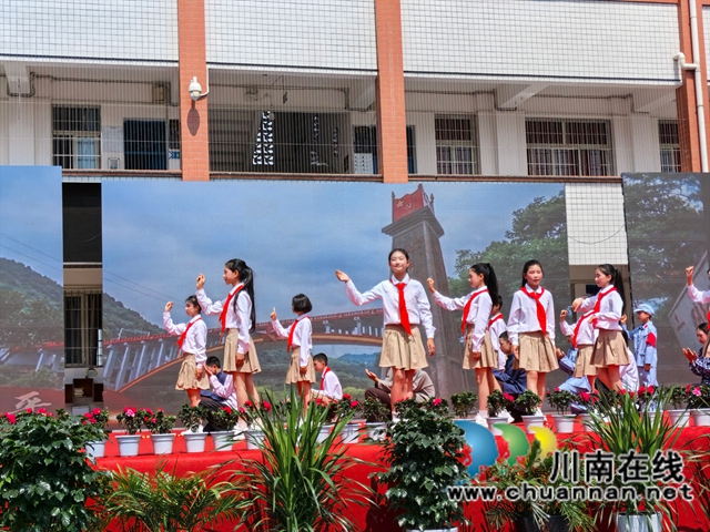 五乡赋能育新苗 美育润心绽芳华｜泸县九中学区美育成果展演在潮河学校圆满举行