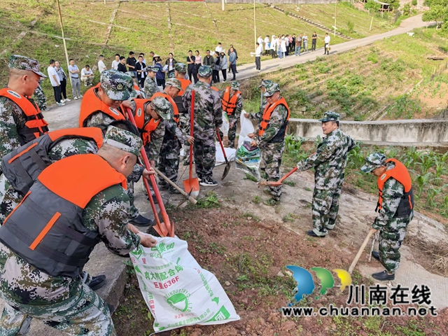 以练筑防 备战汛期｜泸县百和镇开展防洪抢险暨地质灾害综合应急演练