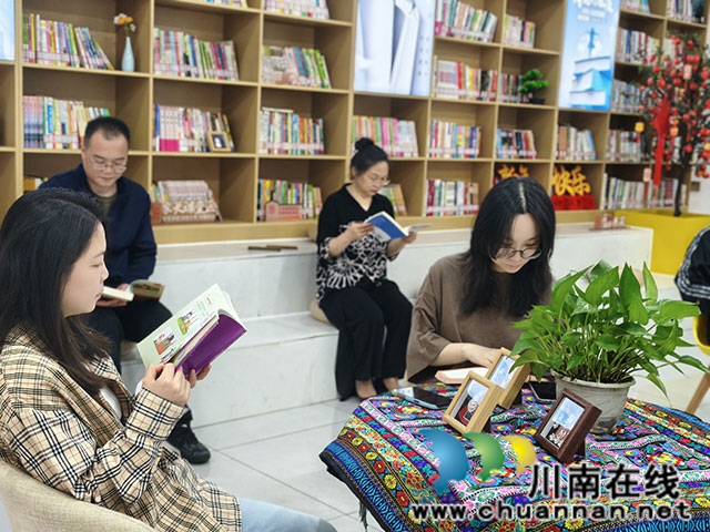 龙马潭区小市街道杜家街社区：以书为媒嵌融民心 共读共建凝聚社区共同体