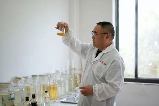 人物丨吴敏：与时间为酿，一生一世一壶酒