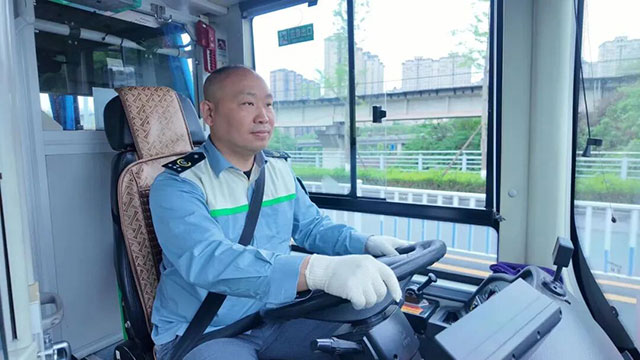这个假期，泸州公交和您一起唱响城市节日温情旋律~