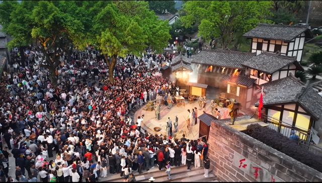 5月演出时间预告丨古蔺太平古镇行进式实景夜秀《胜利之渡》邀您共赴红色夜游之约→