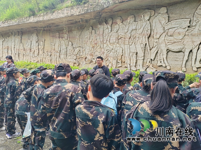 触摸历史脉搏 厚植家国情怀｜泸县关爱协会、县关工委企工委组织少年儿童开展蒋兆和《流民图》主题研学