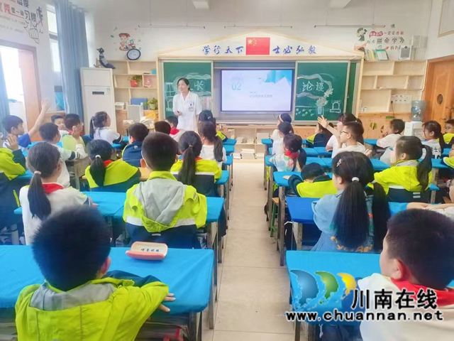 健康童心 阳光成长｜民建泸县基层委在龙马高中学士山学校开展心理健康科普讲座