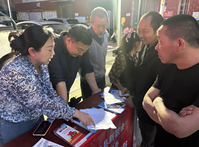 合江新联会开展公益法律、高考志愿规划进社区活动