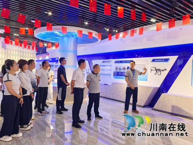 参观2.jpg