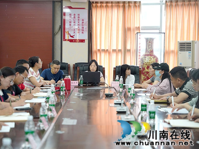 座谈会.jpg