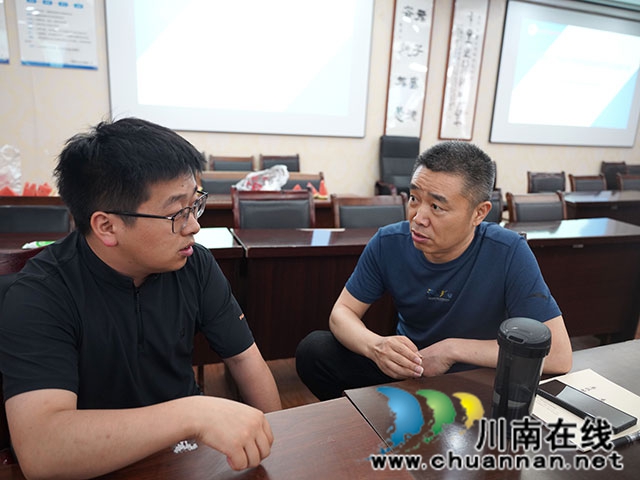 学科分组交流3.jpg