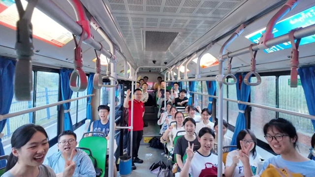 服务考生6.3万人次|泸州公交圆满完成2026年高考运输保障任务(图3) 3.jpg