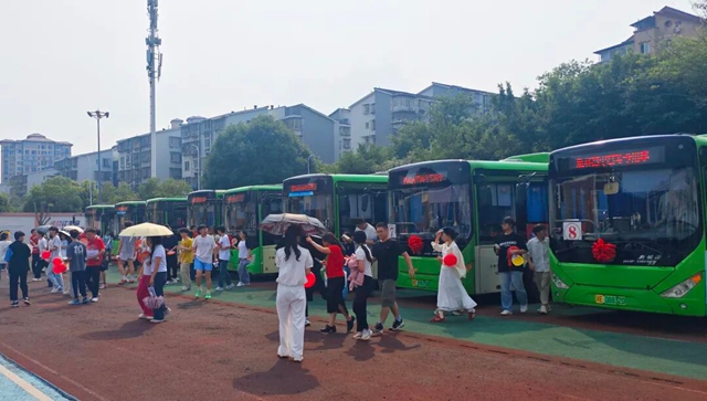 服务考生6.3万人次|泸州公交圆满完成2026年高考运输保障任务(图2) 2.jpg