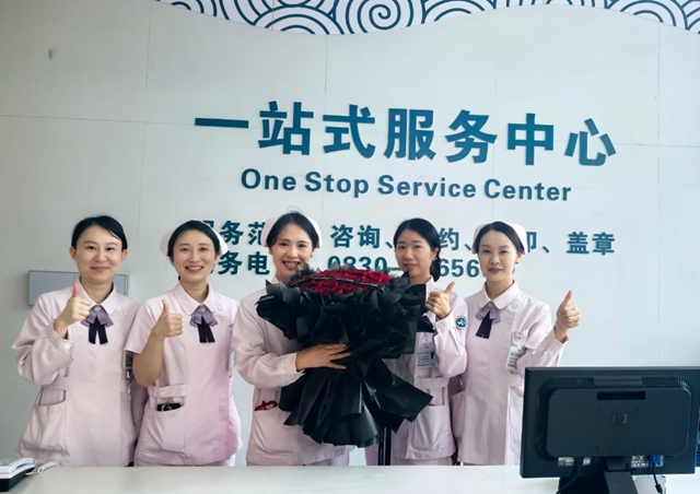 1分钟惊险抢救！为挺身而出的罗怀英、熊冉点赞