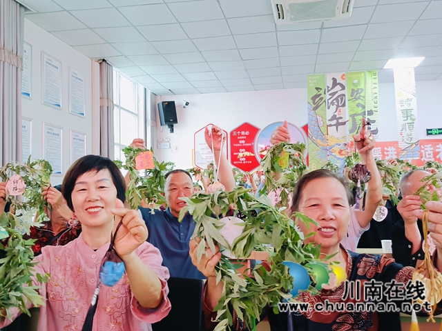 展示制作成果1（龙洪艳摄）.jpg