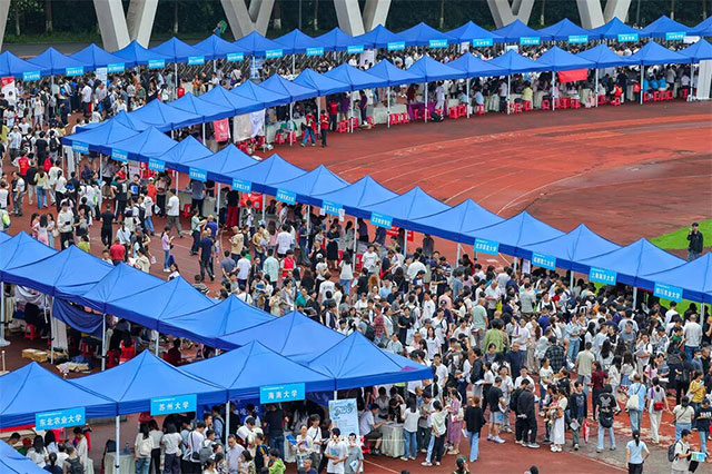 高考志愿怎么填?287所高校招生老师为4万余名泸州考生、家长现场“开方”(图1) 1.jpg