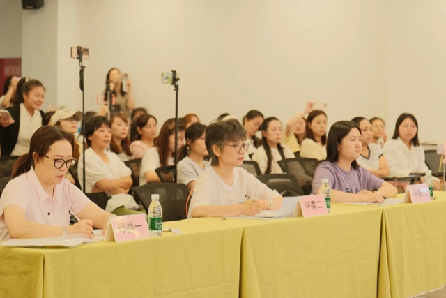 泸州市第三届幼儿教师基本功展评活动圆满举行(图7) 7.jpg