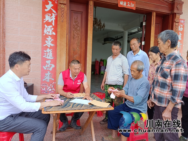 泸州丰睿达劳务专合社为部分社员结算工资现场.jpg
