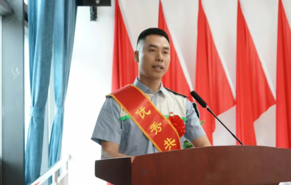 “党建引领聚合力 凝心聚力启新程” 泸州公交集团党委召开“两优一先”表扬大会(图4) 1232.png