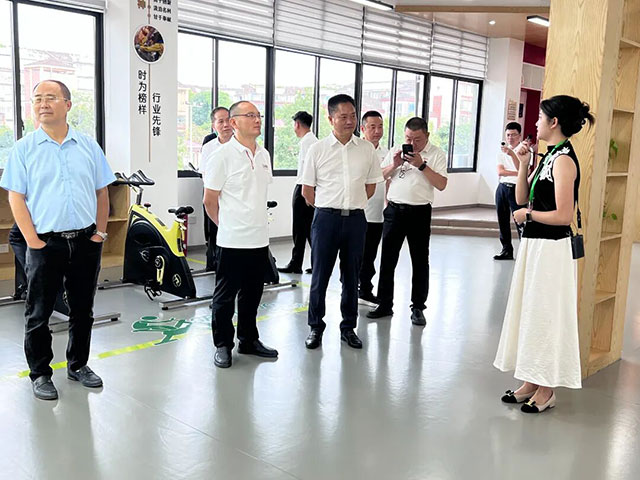 联合调研,共促就业——“宜自泸三地民建职业教育与就业”课题联合调研组走进泸州“时为”公司(图7) 7.jpg