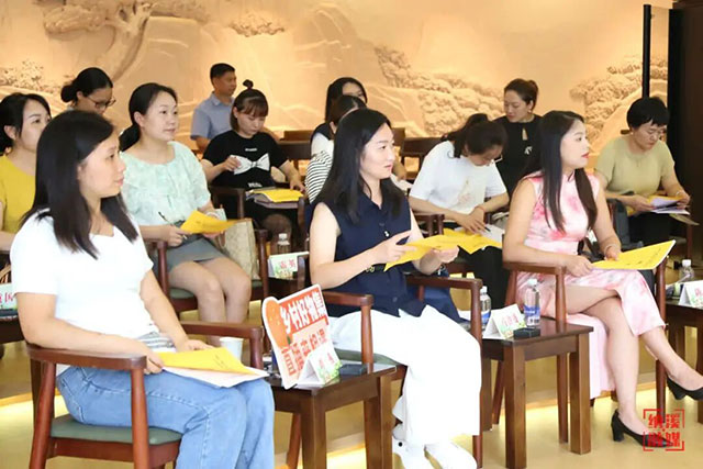 纳溪50多名女主播组团出道!为纳溪茶、柚、白酒等代言(图5) 5.jpg