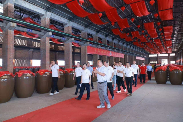 泸州市新阶代表人士开展庆祝中国共产党成立105周年、纪念长征胜利90周年主题活动暨“走进重大工程、重点园区、重点产业”实践活动(图8) 8.jpg