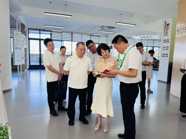 省工商联秘书长王小晴率队莅临泸州“时为公司”走访调研(图7) 时为7.jpg