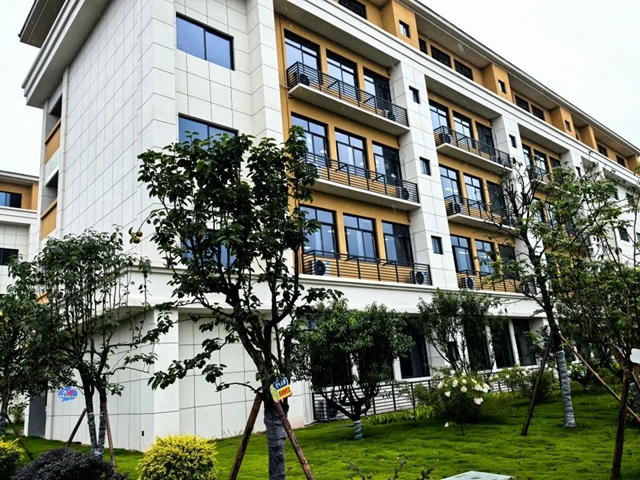 最新一批1.2余万台空调“上岗”,泸州“教育清凉行动”已惠及40万余师生(图1) 安1.jpg