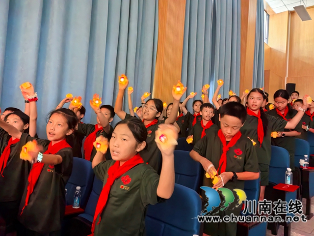 老少同声颂党恩 携手奋进新征程|万名青少年夏令营泸州市(泸县)分营顺利闭营(图10) 表演唱.jpg