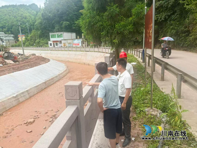 精准防范水旱风险,全力守护民生安澜|叙永县部署推进汛期防汛抗旱工作(图1) 张局带队开展全域隐患排查.png