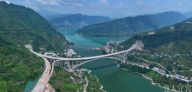 西宁河特大桥全幅贯通!宜攀高速预计年底通车(图1) 宁1.jpg