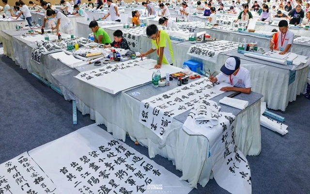 830名青少年齐聚酒城大“笔”拼!第五届青少年书画传习大会书画传习大赛总决赛在泸州开赛(图5) 4.jpg