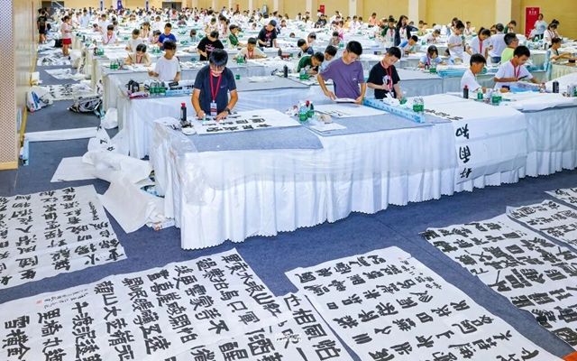 830名青少年齐聚酒城大“笔”拼!第五届青少年书画传习大会书画传习大赛总决赛在泸州开赛(图6) 5.jpg