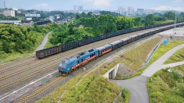 “川”越山海,货通全球!四川加快构建现代物流体系(图1) 车1.jpg