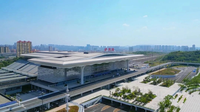 【开学出行 优选公交】搭乘高铁机场来泸州，这些公交线路在等候