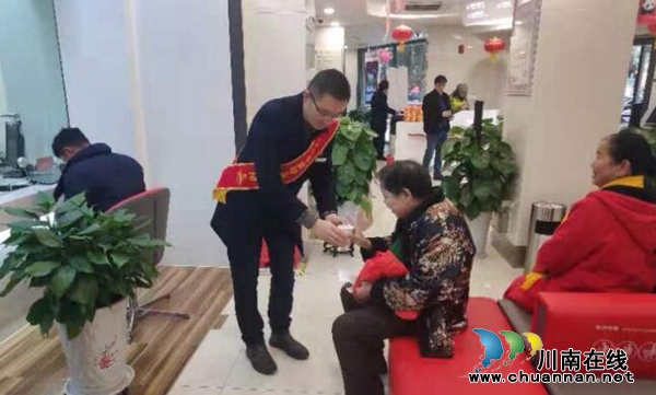 工行泸州分行“敬老文化节”送温暖，扬美德(图4)