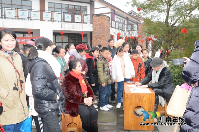 江阳区茜草街道彭湾社区开展假期青少年实践活动