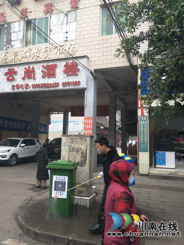 泸县云龙镇积极设置废弃口罩专用收集桶