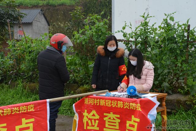 抗“疫“一线的美丽身影——“凳子姑娘”黄欢