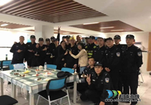 结缘军运会：学警向武汉警察师傅送祝福(图3)