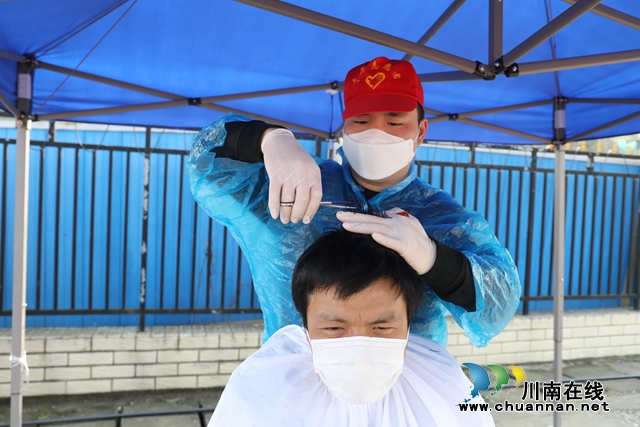 龙马潭区：全民抗“疫”进行时 爱心理发暖人心(图3)
