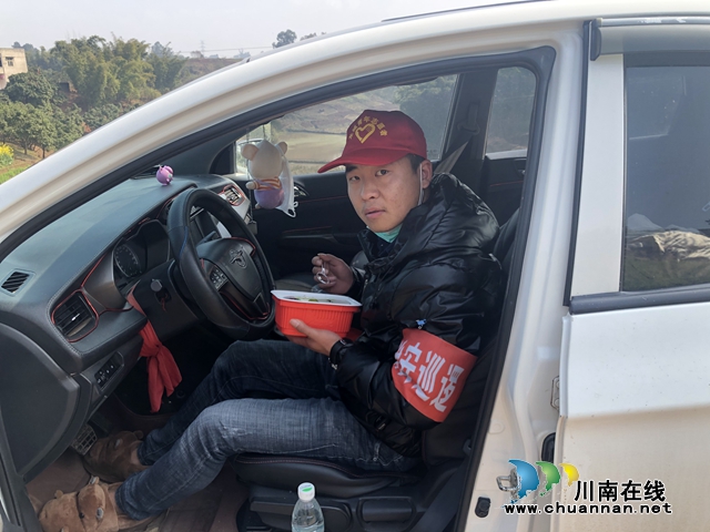泸县海潮镇战“疫”一线志愿者：我愿做抗疫前线的“急先锋”(图3)