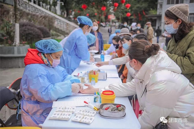 西南医大附院:260余名医务工作者撸袖献血7.23万毫升!(图3) 西南医大附院:无偿献血显大爱,万众一心齐抗疫(图3)