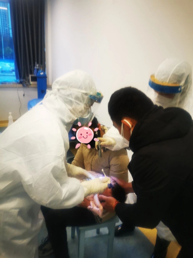 西南医大附院疫线“采样人”：与病毒“面对面”(图6)
