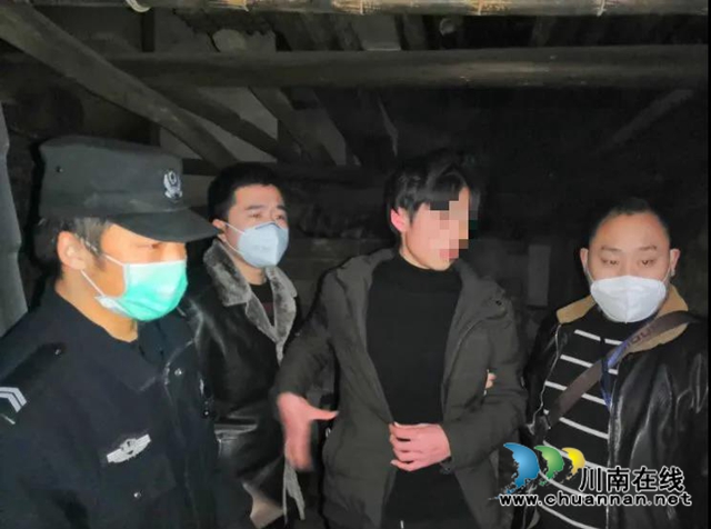 宜宾一男子在网上虚假售卖口罩，心虚到竟躲在了家里的猪圈
