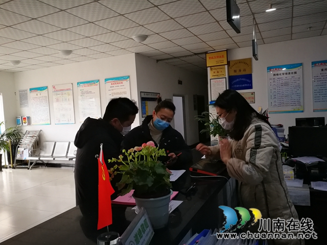 龙马潭区罗汉街道：加强疫情防控，开展复工复产宣传工作