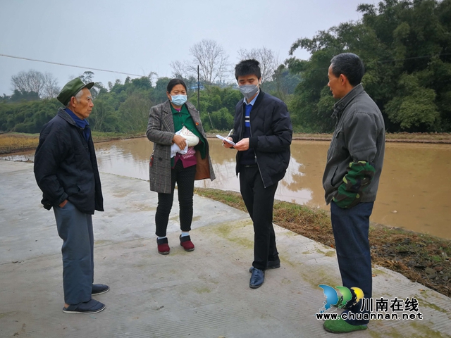 泸县云龙镇大学生村官李勋：不忘初心扎根基层    疫情面前勇挑重担(图2)