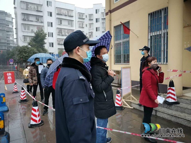 泸县云龙镇：上阵兄弟兵 抗疫显真情(图5)