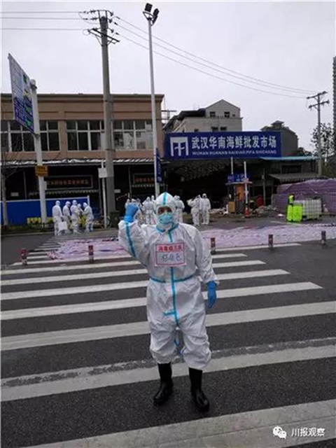 风暴中心的华南海鲜市场！9个四川人进去了！(图11)