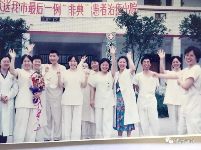 “17年后，我终于成了你”：一对母女医生的抗疫路(图4)